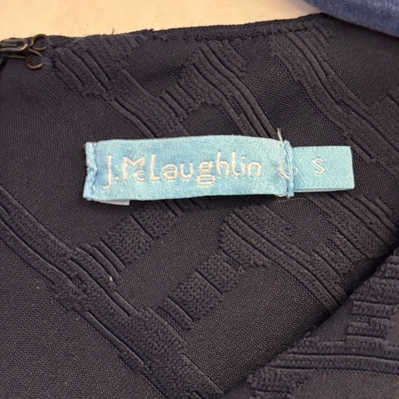 J. McLaughlin Navy Swing Dress. Size S. 2 side pockets. Geometric pattern. - Picture 6 of 8